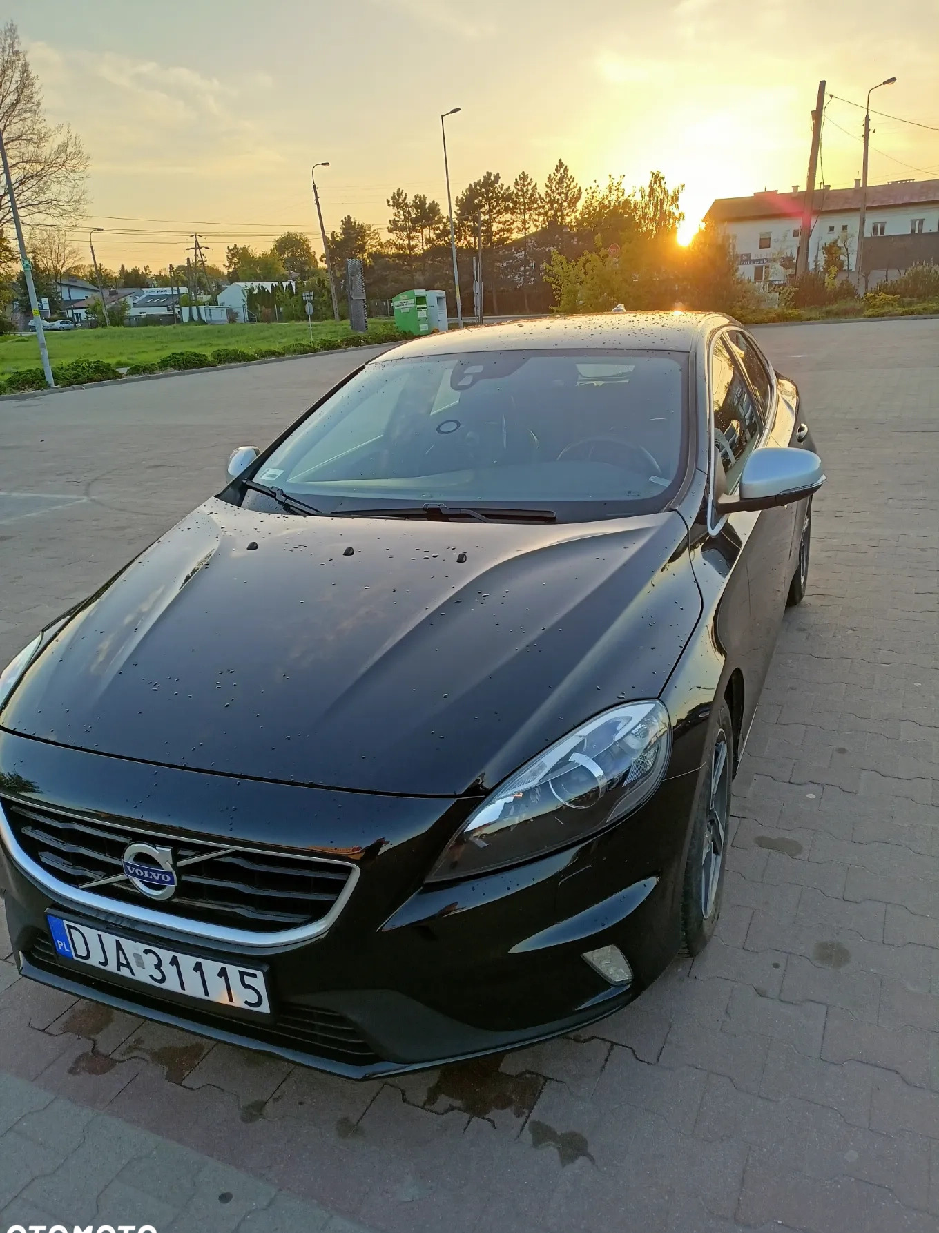 Volvo V40 cena 49900 przebieg: 158500, rok produkcji 2015 z Warszawa małe 254